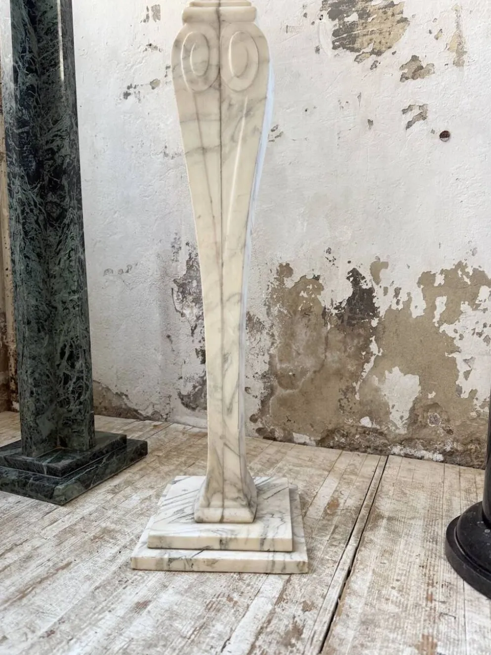 Ensemble 4 colonnes ou socles en marbre