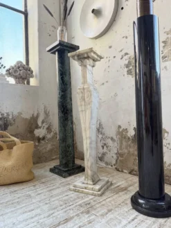 Ensemble 4 colonnes ou socles en marbre
