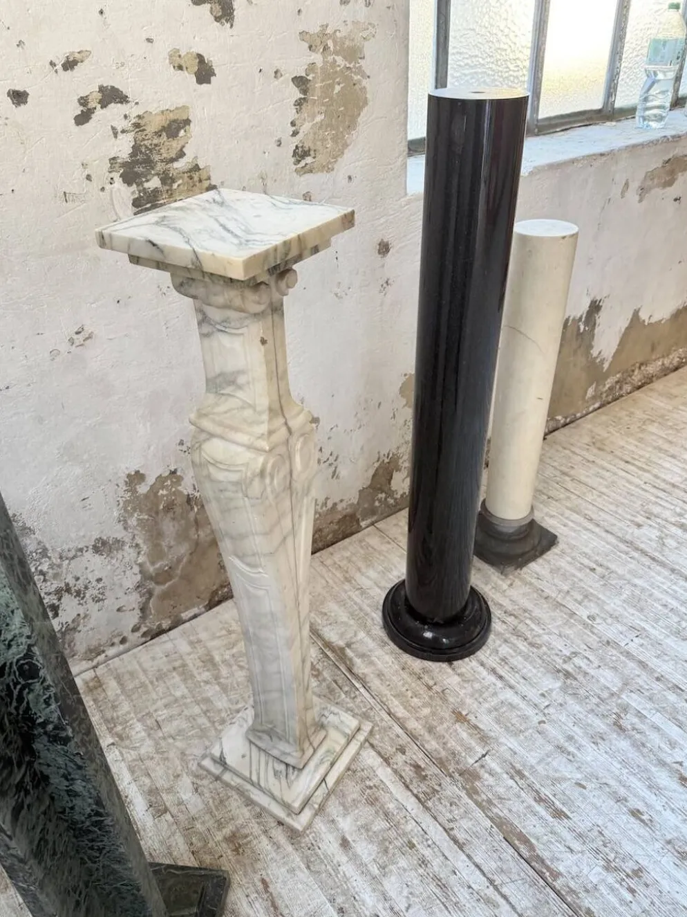 Ensemble 4 colonnes ou socles en marbre