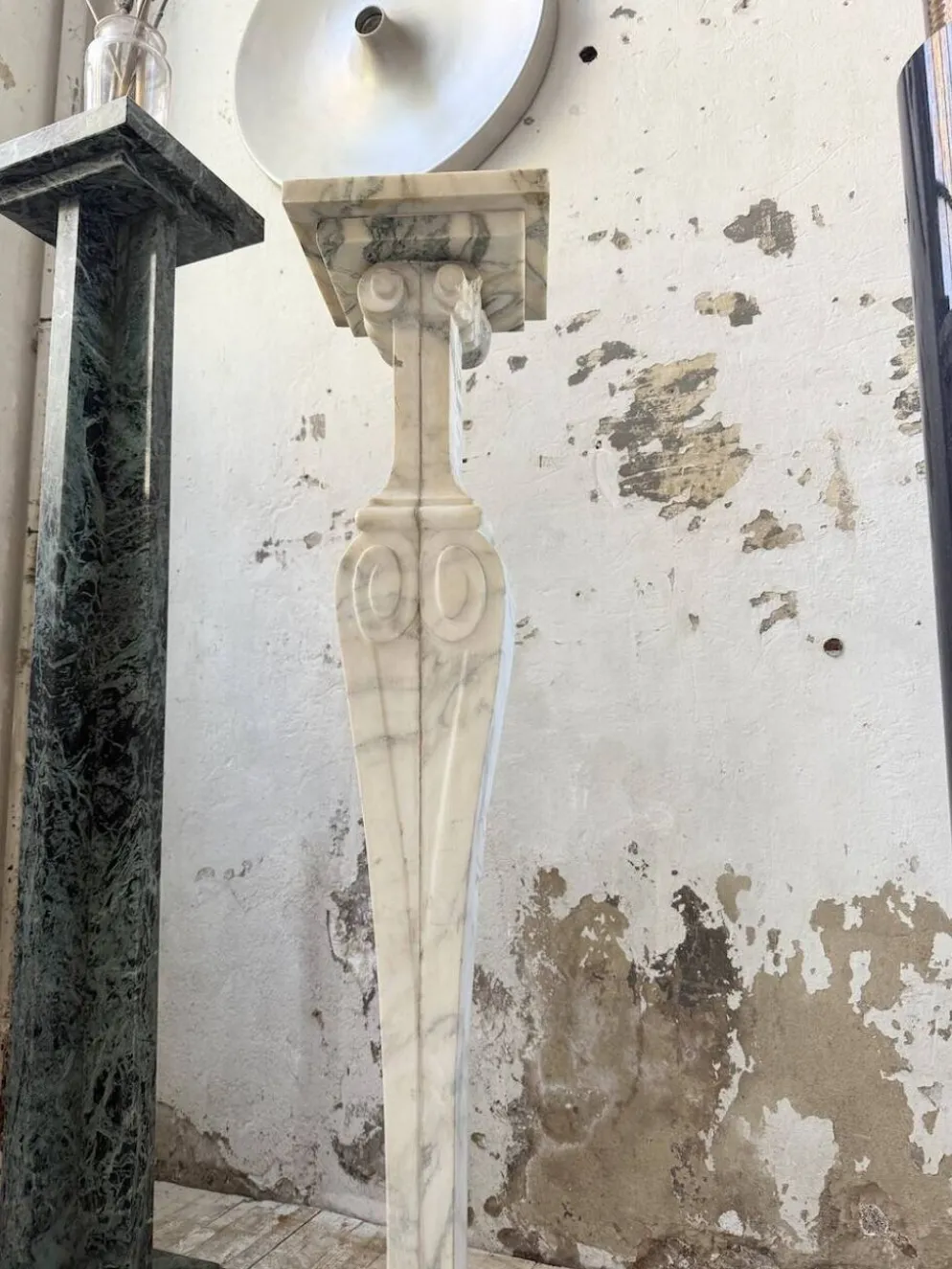 Ensemble 4 colonnes ou socles en marbre