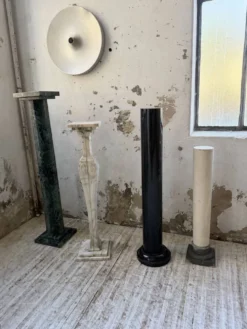 Ensemble 4 colonnes ou socles en marbre