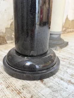 Ensemble 4 colonnes ou socles en marbre