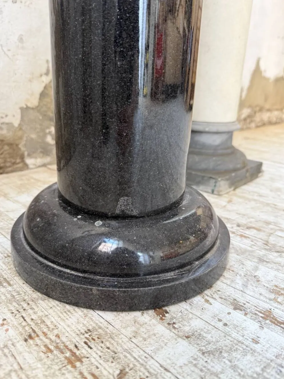 Ensemble 4 colonnes ou socles en marbre