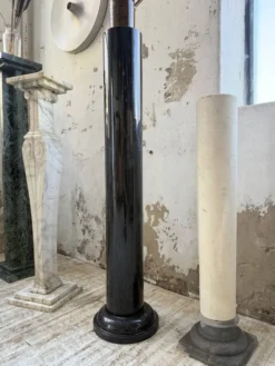 Ensemble 4 colonnes ou socles en marbre