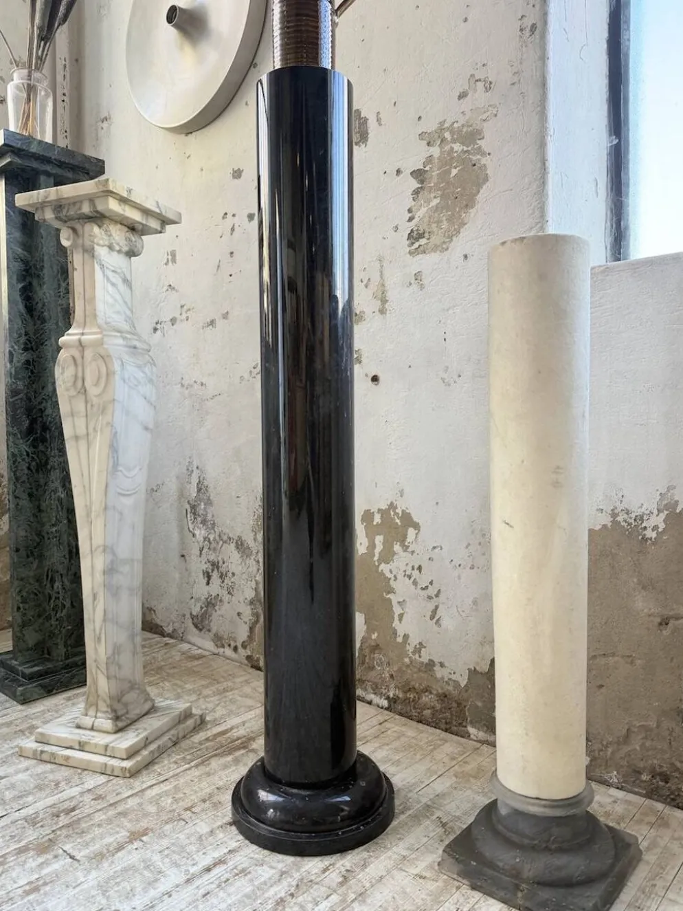 Ensemble 4 colonnes ou socles en marbre