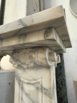 Ensemble 4 colonnes ou socles en marbre