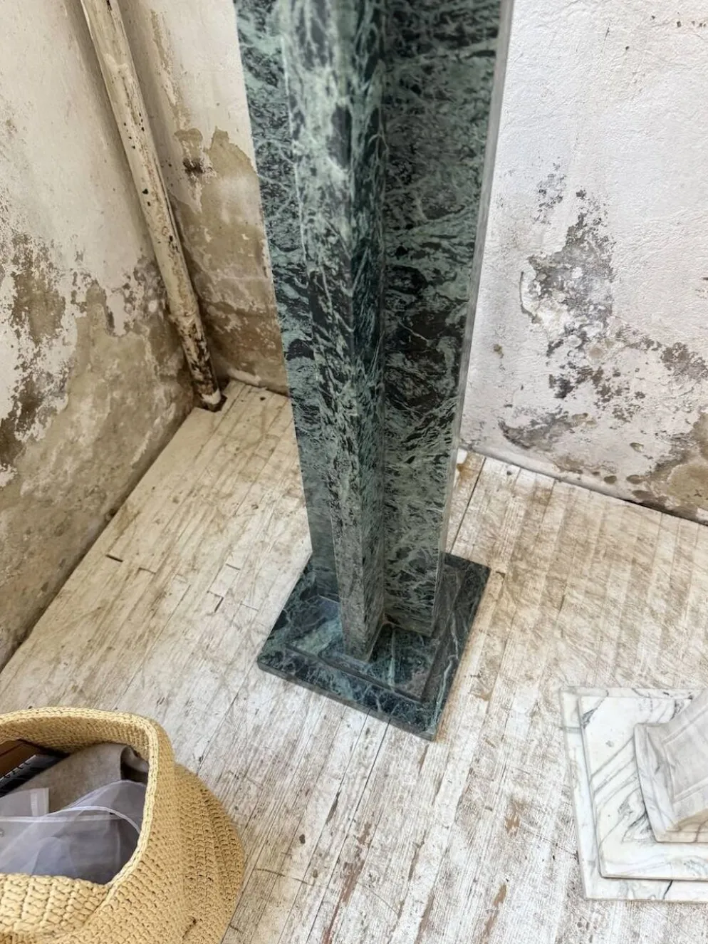 Ensemble 4 colonnes ou socles en marbre