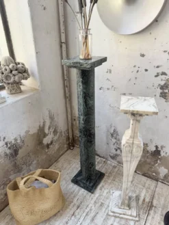 Ensemble 4 colonnes ou socles en marbre