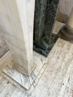 Ensemble 4 colonnes ou socles en marbre