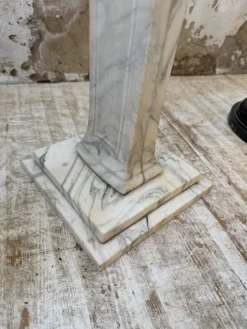 Ensemble 4 colonnes ou socles en marbre