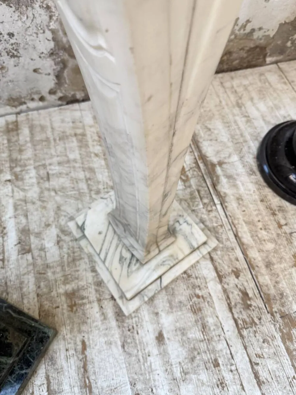 Ensemble 4 colonnes ou socles en marbre