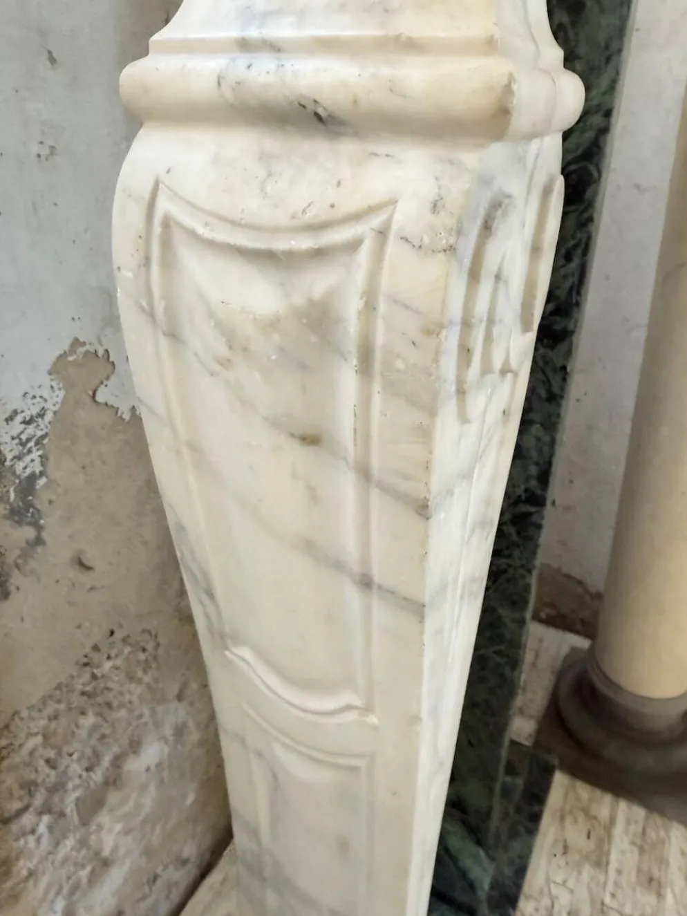 Ensemble 4 colonnes ou socles en marbre