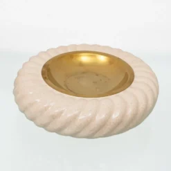 Ensemble de briquet et cendrier en céramique et laiton par Tommaso Barbi, Italie, années 1960.