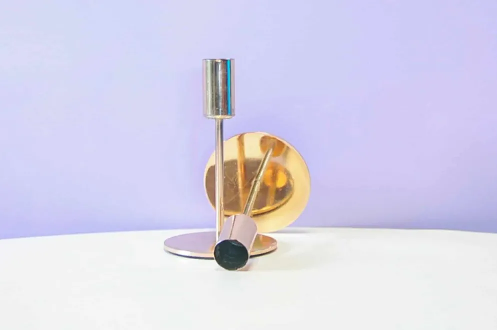 Ensemble de 2 candélabres en laiton avec tube étroit.
