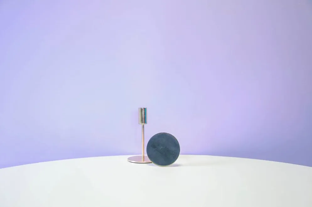 Ensemble de 2 candélabres en laiton avec tube étroit.