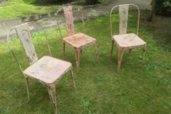Ensemble de 3 chaises de bistrot / de jardin inspirées par le style art nouveau Tolix.