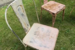 Ensemble de 3 chaises de bistrot / de jardin inspirées par le style art nouveau Tolix.