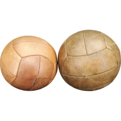 Ensemble de deux ballons de médecine en cuir vintage, Tchécoslovaquie années 1950