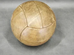 Ensemble de deux ballons de médecine en cuir vintage, Tchécoslovaquie années 1950