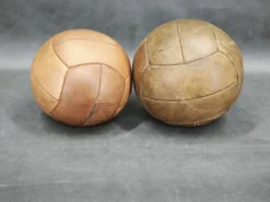 Ensemble de deux ballons de médecine en cuir vintage, Tchécoslovaquie années 1950