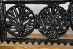 Ensemble de jardin en fonte victorien – Banc et deux fauteuils, Royaume-Uni, fin du 19e / début du 20e siècle