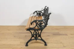 Ensemble de jardin en fonte victorien – Banc et deux fauteuils, Royaume-Uni, fin du 19e / début du 20e siècle