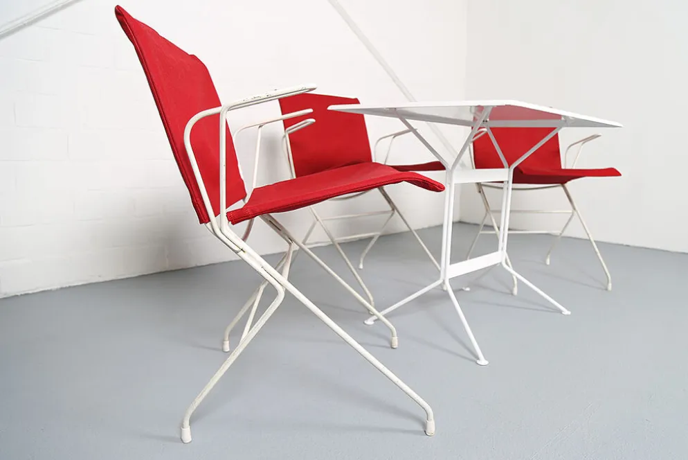 Ensemble de jardin vintage français des années 50 conçu par Raoul Guys (attribué) 3 chaises et une table.