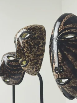Ensemble de 3 masques en céramique des potiers d’Accolay