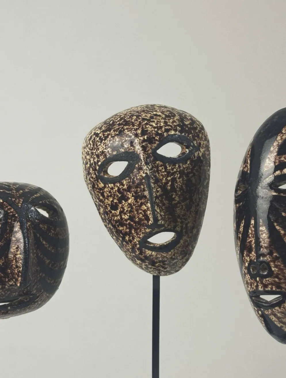 Ensemble de 3 masques en céramique des potiers d’Accolay
