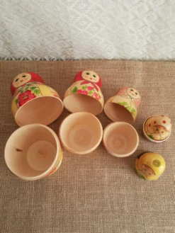 Ensemble de 12 poupées gigognes russes - vintage