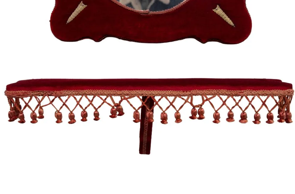 Ensemble de salle en velours rouge 7 pièces des années 1960