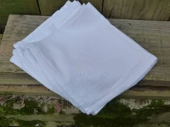 Ensemble de 6 serviettes anciennes 1900 en lin blanc damassé avec monogramme brodé main