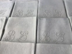 Ensemble de 12 serviettes blanches 19eme marquées « BL »