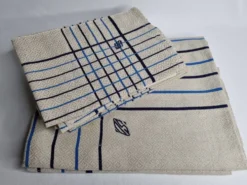 Ensemble de table vintage, nappe damassée et 8 serviettes brodées aux motifs bleus et blancs
