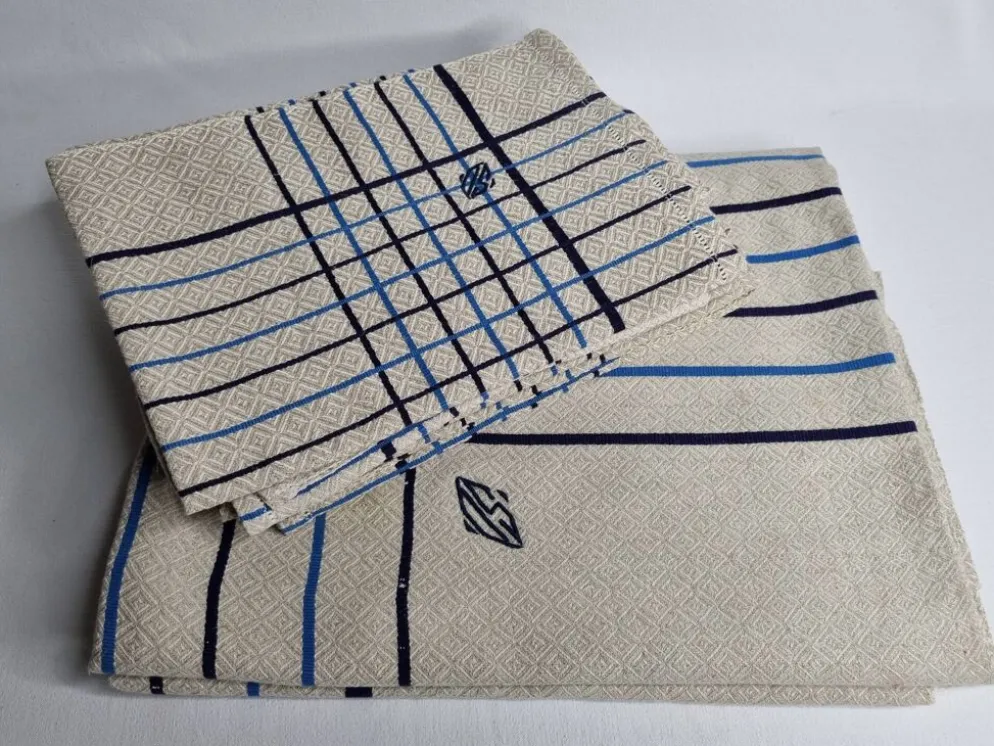 Ensemble de table vintage, nappe damassée et 8 serviettes brodées aux motifs bleus et blancs
