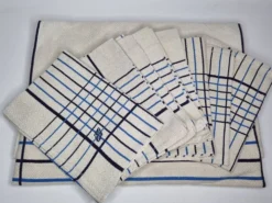 Ensemble de table vintage nappe damassée et 8 serviettes assorties brodées, motifs bleus et blancs