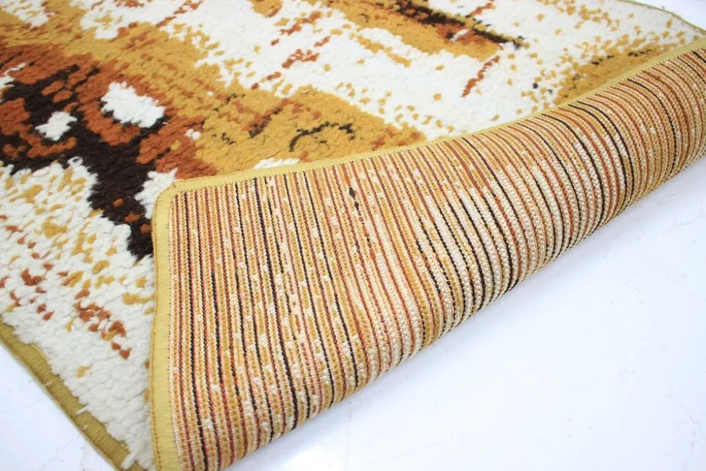 Ensemble de trois tapis rouges au design rétro, années 1980.