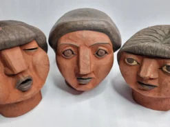 Ensemble de 3 têtes de femme décoratives en terre cuite rouge