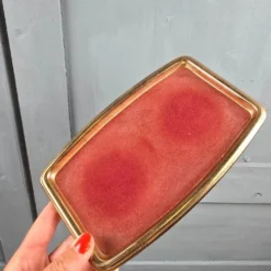 Ensemble fumeur vintage feutrine rouge & métal doré – Plateau, cendrier et pot