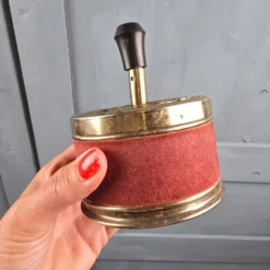 Ensemble fumeur vintage feutrine rouge & métal doré – Plateau, cendrier et pot