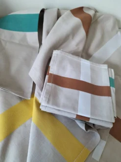 Ensemble nappe + 8 serviettes – coton graphique
