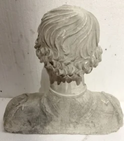 Epreuve en plâtre sculpté Buste d'un jeune homme XX siècle