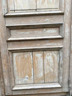 Façade de placard à double portes en sapin massif XXsiècle