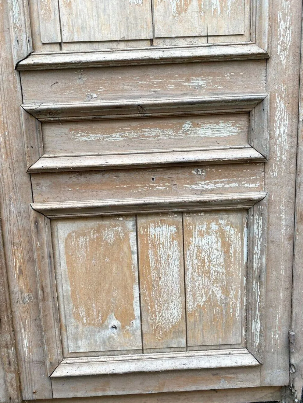 Façade de placard à double portes en sapin massif XXsiècle