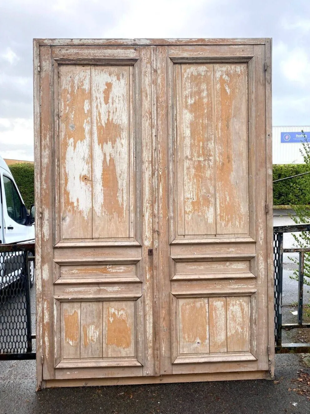 Façade de placard à double portes en sapin massif XXsiècle