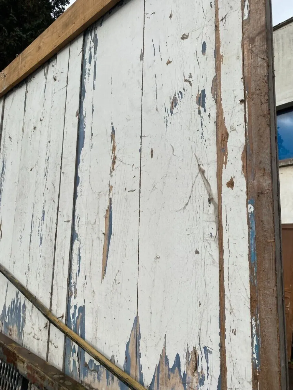 Façade de placard à double portes en sapin massif XXsiècle