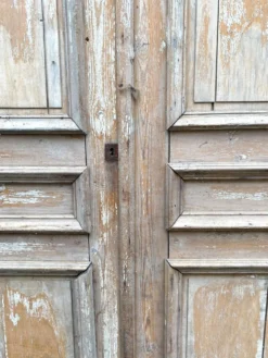 Façade de placard à double portes en sapin massif XXsiècle