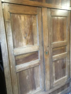 Facade d'armoire ancienne double porte en noyer