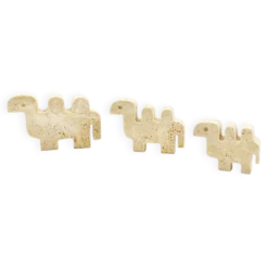 Famille de 3 chameaux en travertin par Fratelli Mannelli