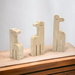 Famille de 3 girafes en travertin par Fratelli Mannelli